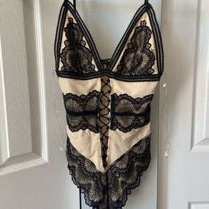 Fashion nova body suit black/lace